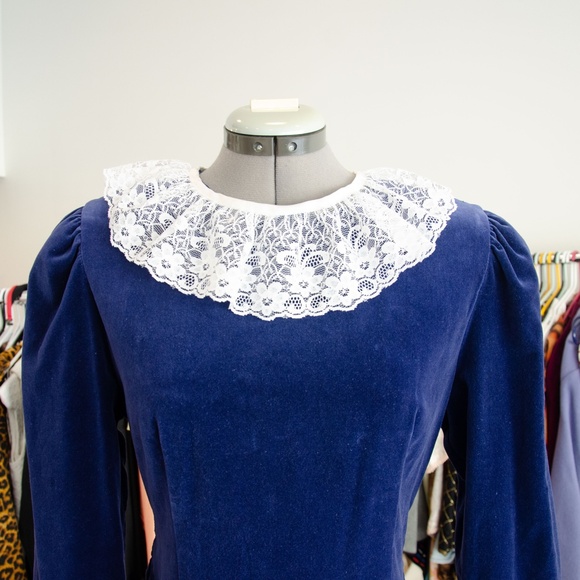 Vintage Blue Velvet Dress - Picture 3 of 8
